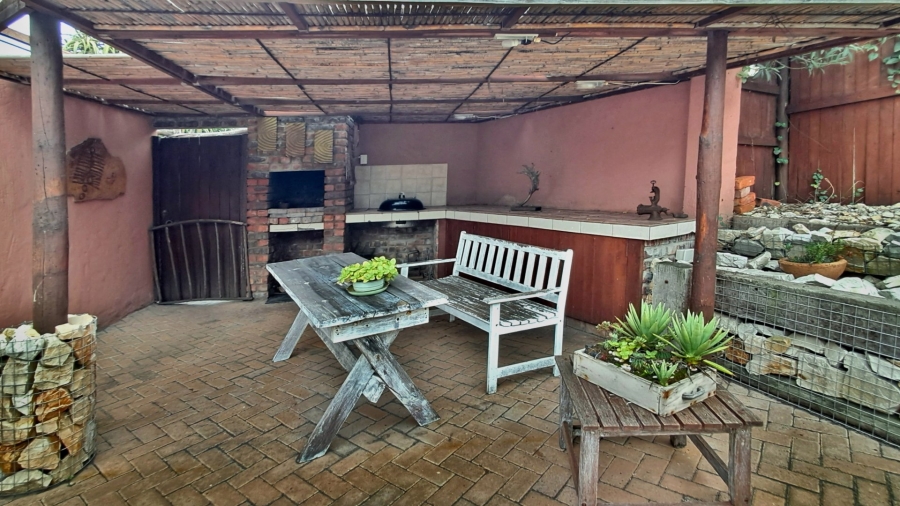 4 Bedroom Property for Sale in Seaview Eastern Cape